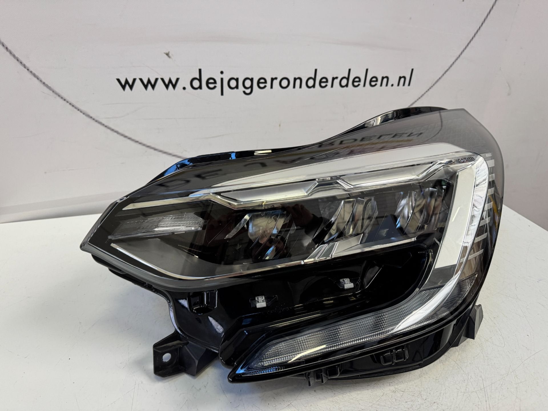 RENAULT CAPTUR II KOPLAMP LED PURE VISION 260608054R LINKS, Renault Group, Gebruikt, Contact.group@renault.com, Renault