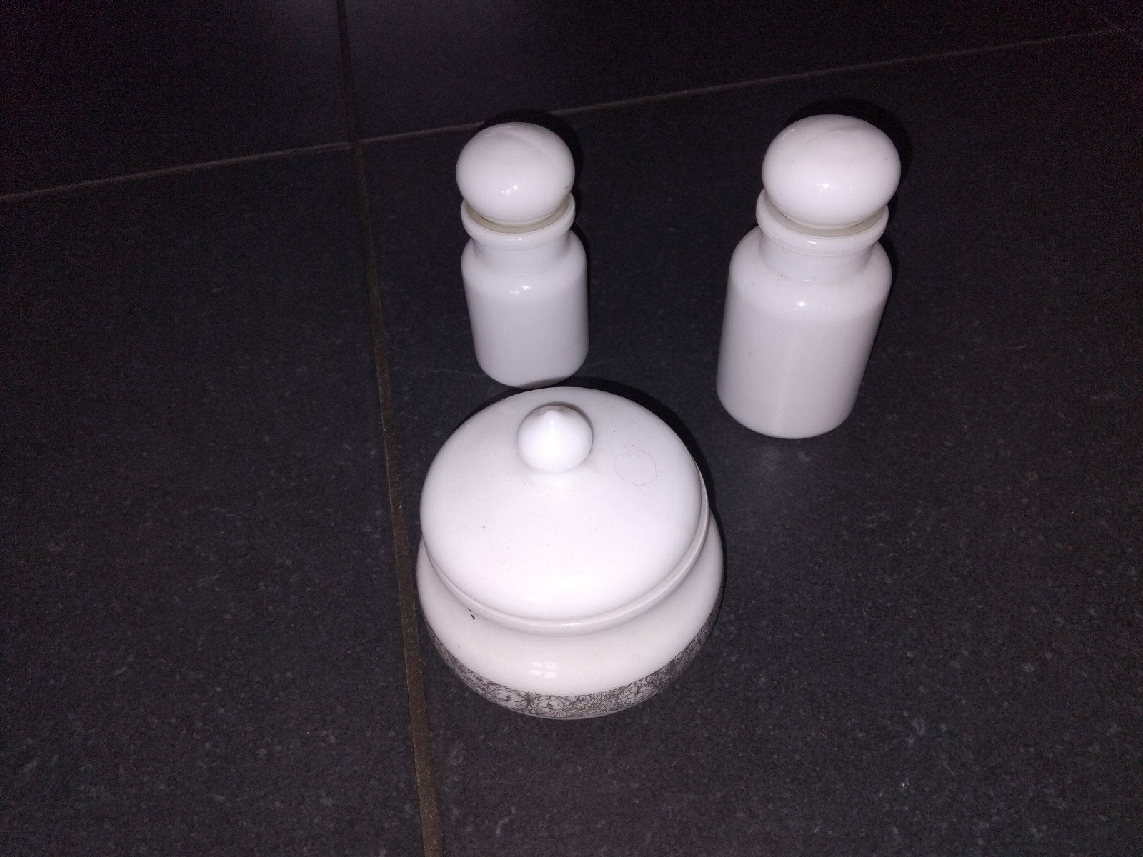 oude pillen potjes, Ophalen of Verzenden