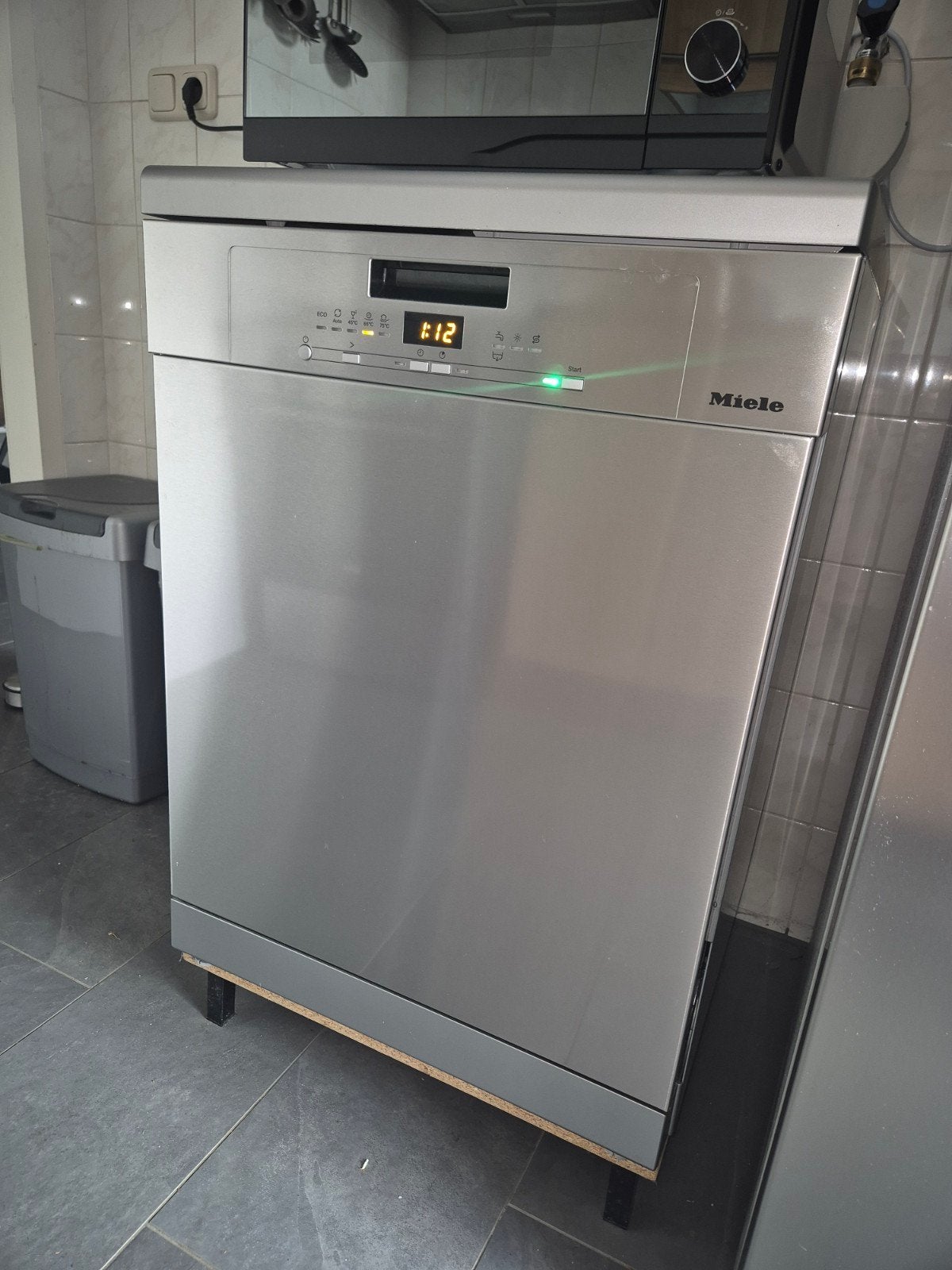 Miele Vaatwasser  RVS 14 couverts (9 maanden oud), Ophalen, Energieklasse A of zuiniger, 60 cm of meer, Minder dan 10 liter