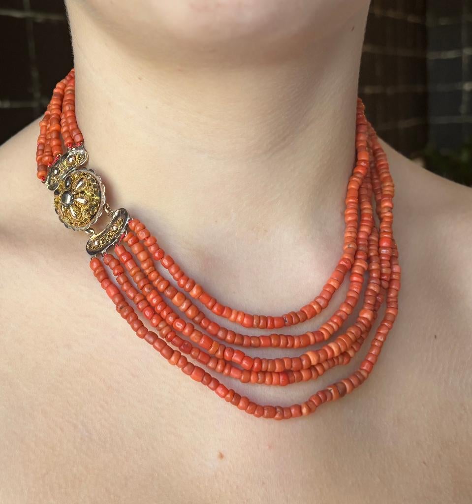 Bloedkoraal antieke ketting fraai 14k gouden slot filigrain, Verzenden, Goud, Ketting, Met edelsteen