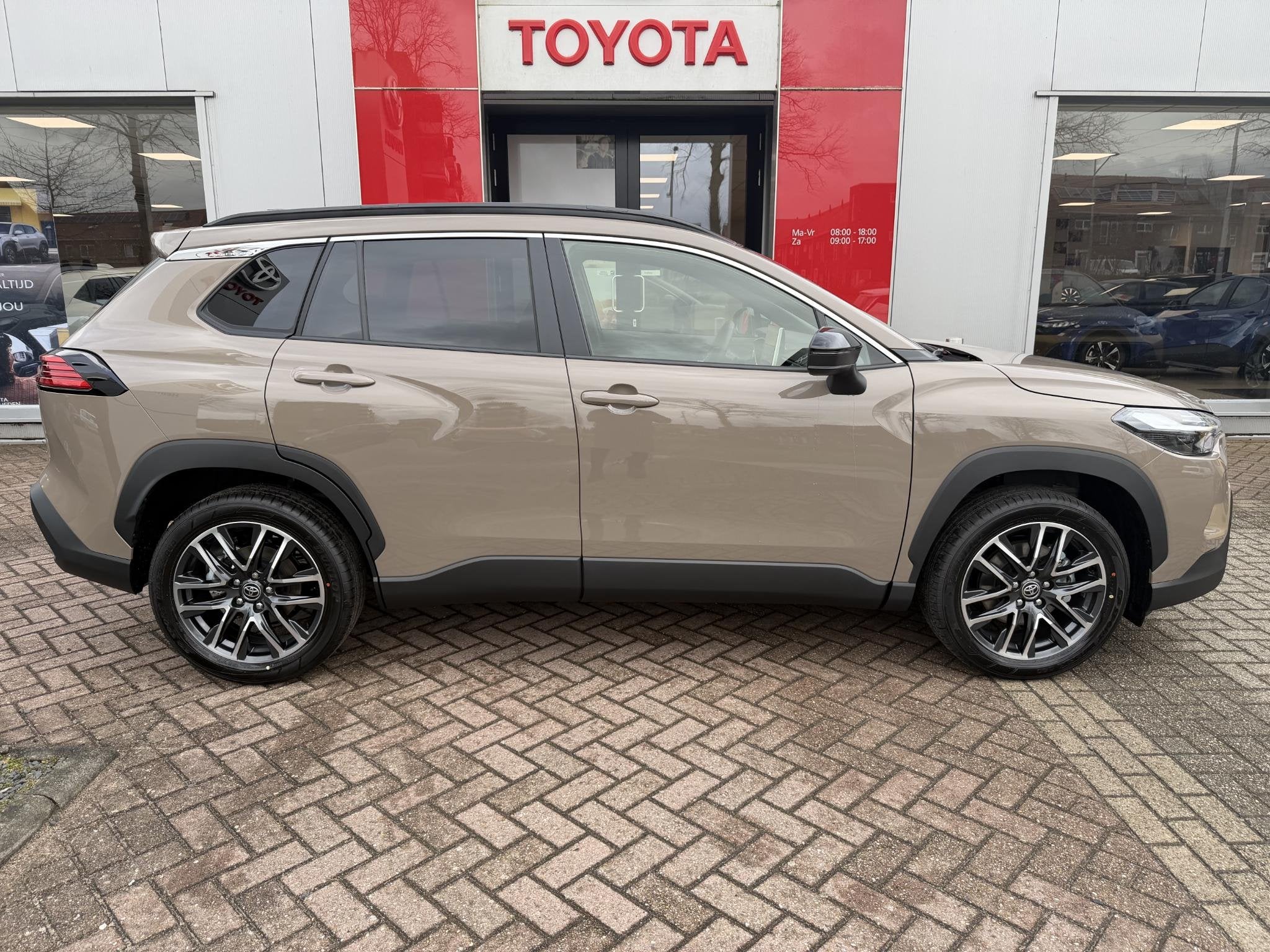 Toyota Corolla Cross Hybrid 140 Dynamic, Gebruikt, Euro 6, 4 cilinders, Bedrijf