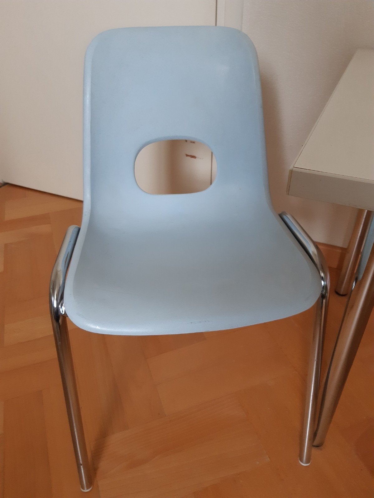 Wit kinder speel tafeltje met 3 stoeltjes, Ophalen, Zo goed als nieuw, Tafel(s) en Stoel(en)
