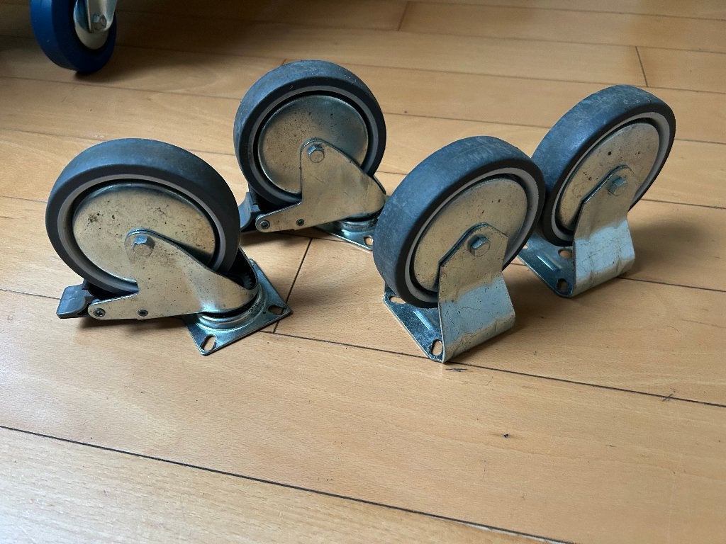 Vier 100mm wielen Dörner & Helmer, Doe-het-zelf en Verbouw, Zwenkwielen, Ophalen of Verzenden, Gebruikt