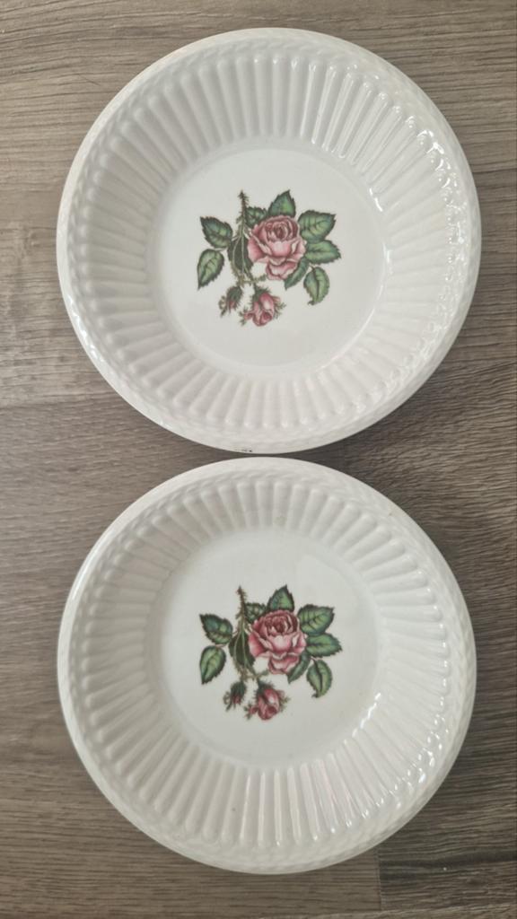 2 Wedgwood Moss Rose schoteltjes/bakjes 13cm, Ophalen of Verzenden