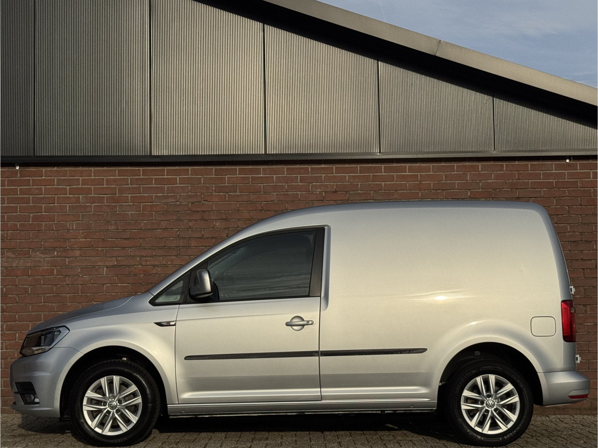 Volkswagen Caddy 2.0 TDI L1H1 BMT HIGHLINE | NL-AUTO!, Voorwielaandrijving, Stof, Gebruikt, 4 cilinders