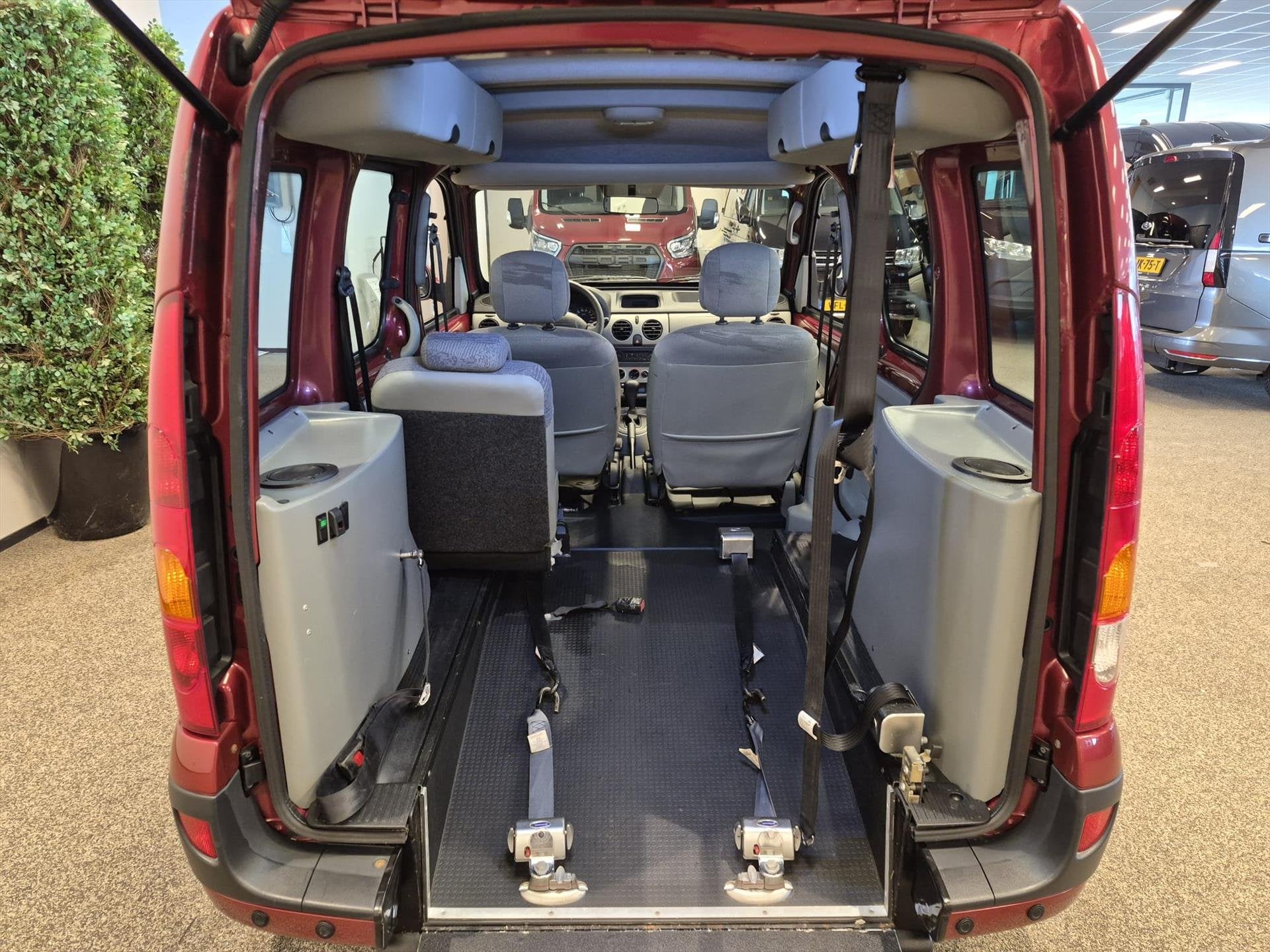 Renault Kangoo Rolstoelauto Automaat (airco) 3+1, Auto's, Stof, Gebruikt, Parkeersensor, 49 €/maand