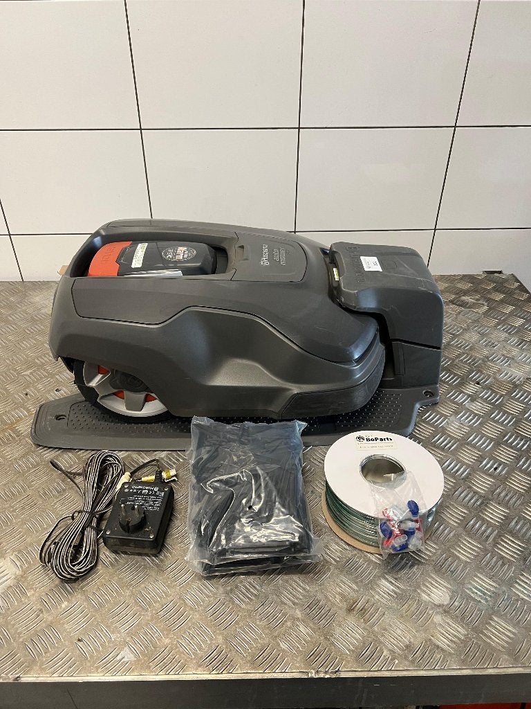 2e Hands Husqvarna Automower 315X, Cirkelmaaier, Gebruikt, Minder dan 30 cm, Accu-grasmaaier