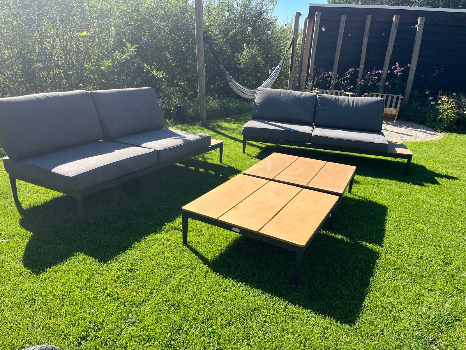 Moderne loungeset met 2 banken en 2 salontafels, Tuin en Terras, Ophalen, 4 zitplaatsen, Aluminium, Zo goed als nieuw