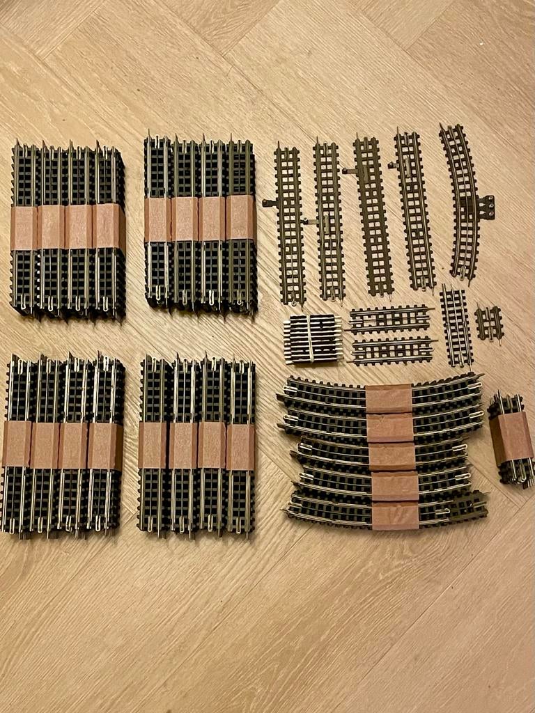 Grote partij Trix Express H0 rails - 226 stuks / 42,4 meter, Wisselstroom, Gebruikt, Trix, Rails