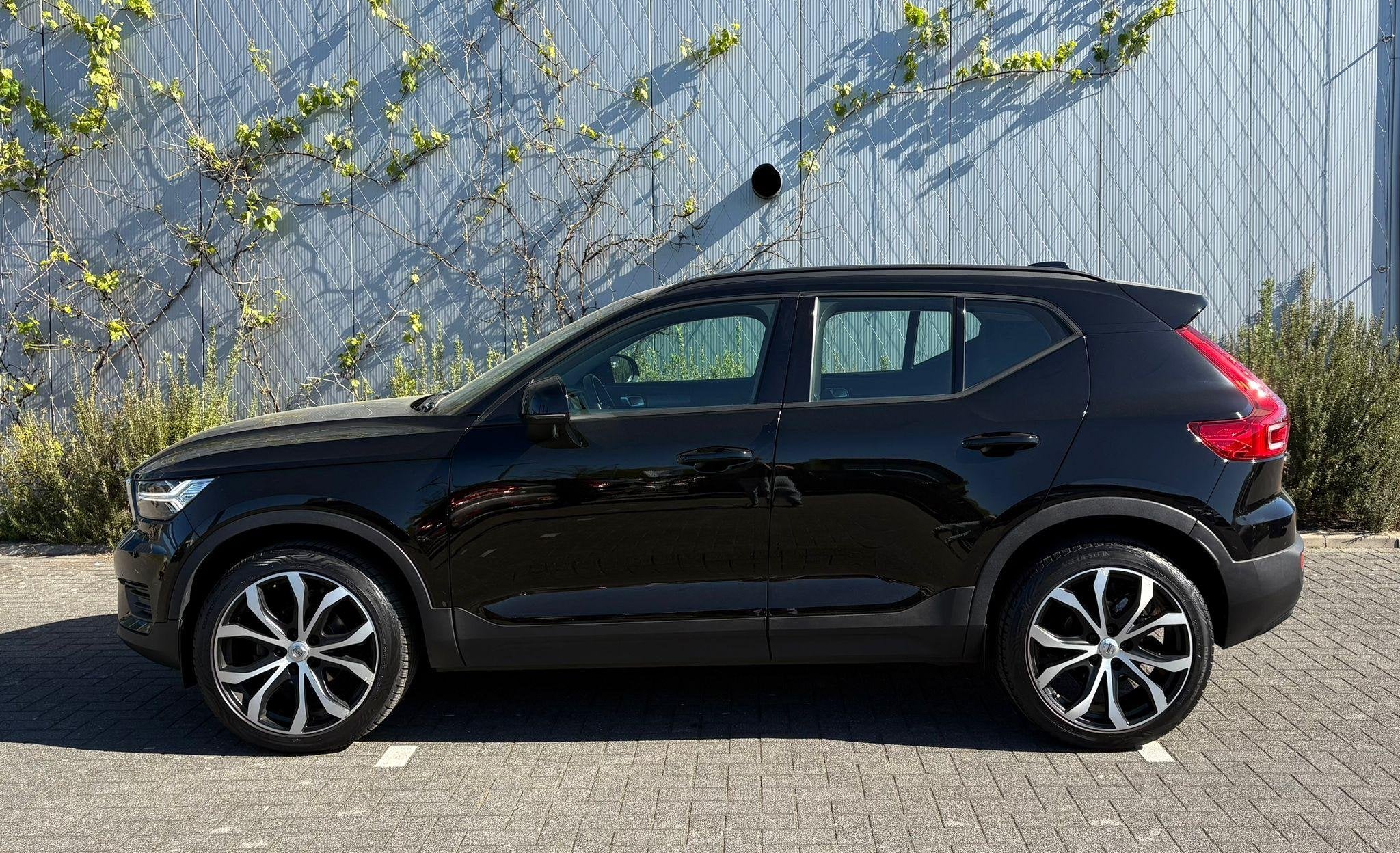 Volvo XC40 1.5 T3 Momentum | Navigatie | Stoelverwarming | A, Auto's, Automatische klimaatregeling, Gebruikt, Euro 6, 156 pk