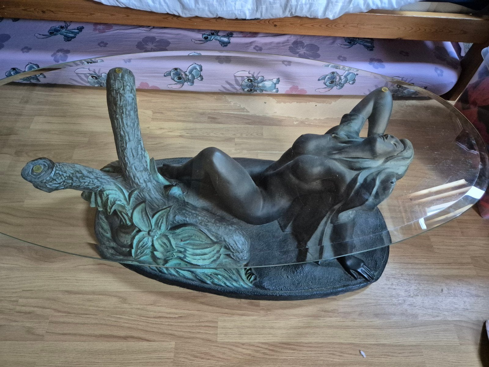 Salontafel met glazen blad en bronzen beeld, Ophalen