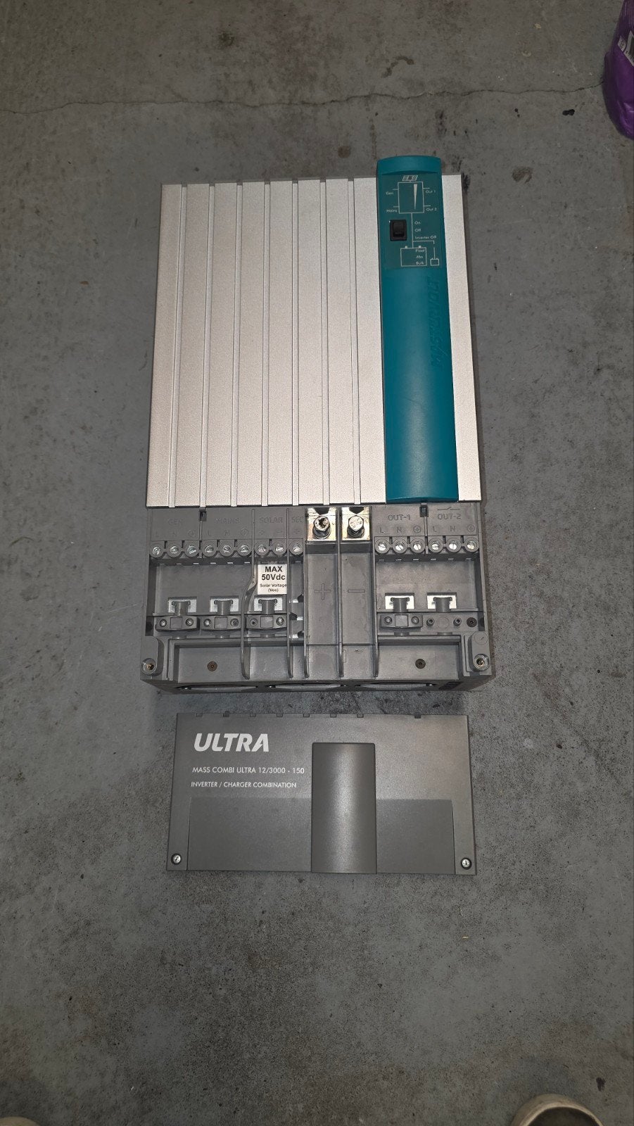 Mastervolt Mass Combi Ultra 12/3000-150  DEFECT, Ophalen of Verzenden, Gebruikt, Motor en Techniek, Zeilboot of Motorboot