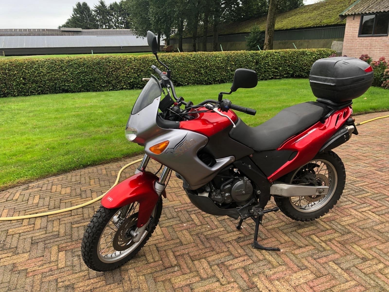Aprilia Pegaso 650 - Rode Toermotor met Topkoffer, Motoren, Gebruikt, Particulier, Toermotor, Handgeschakeld