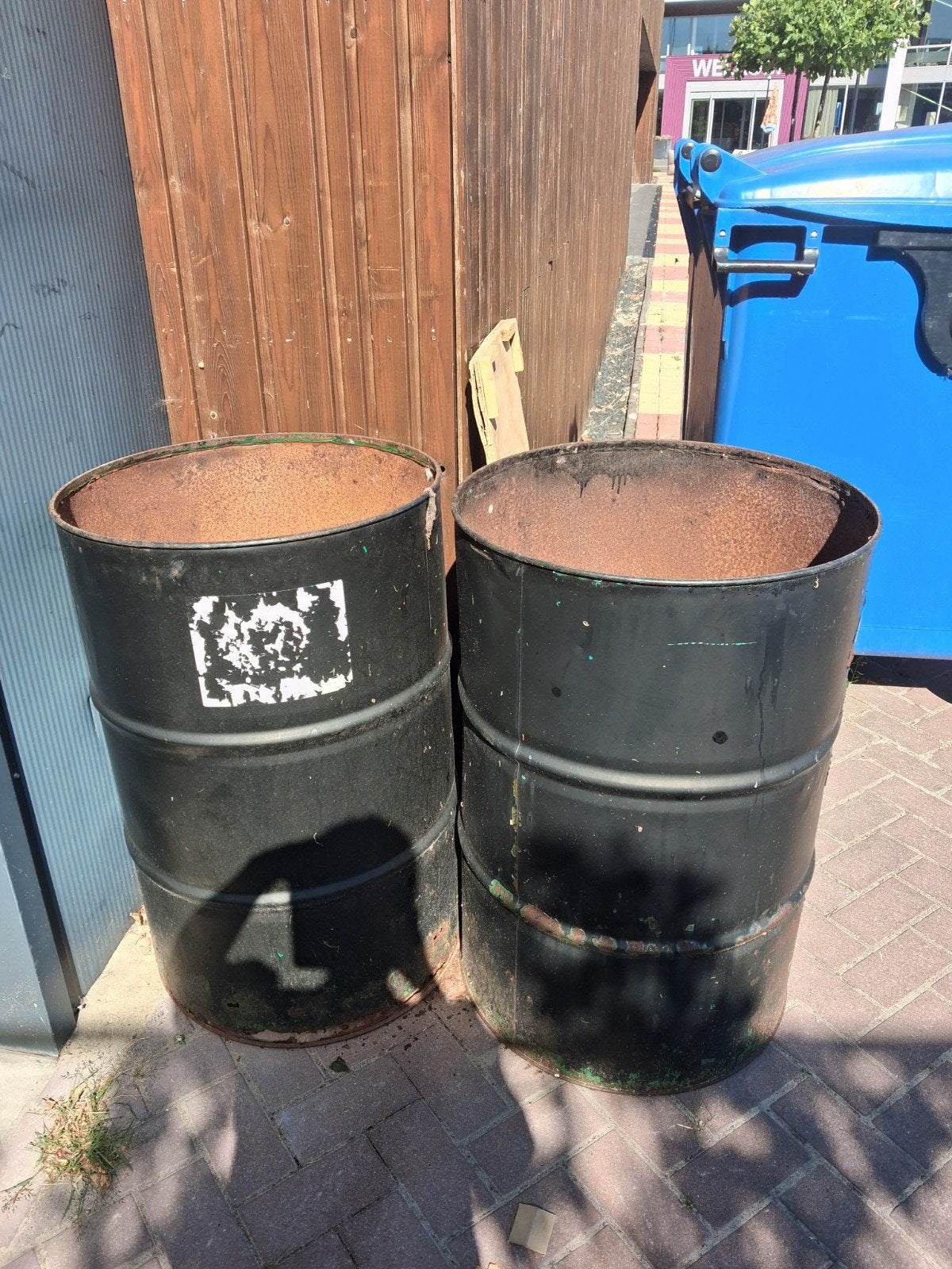 Twee roestige metalen vaten  GRATIS!, Ophalen, Gebruikt