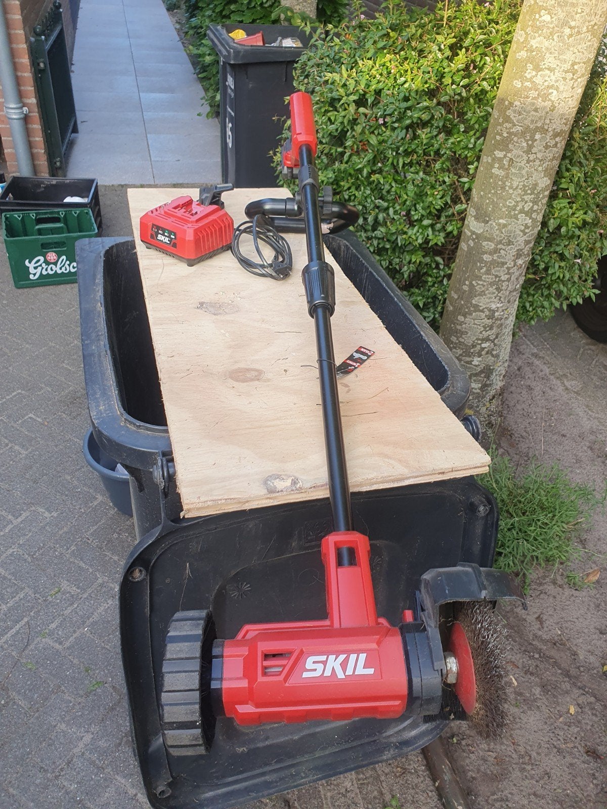 SKIL Onkruidborstel met accu en lader, Tuin en Terras, Ophalen of Verzenden, Gebruikt, Overige soorten, SKIL