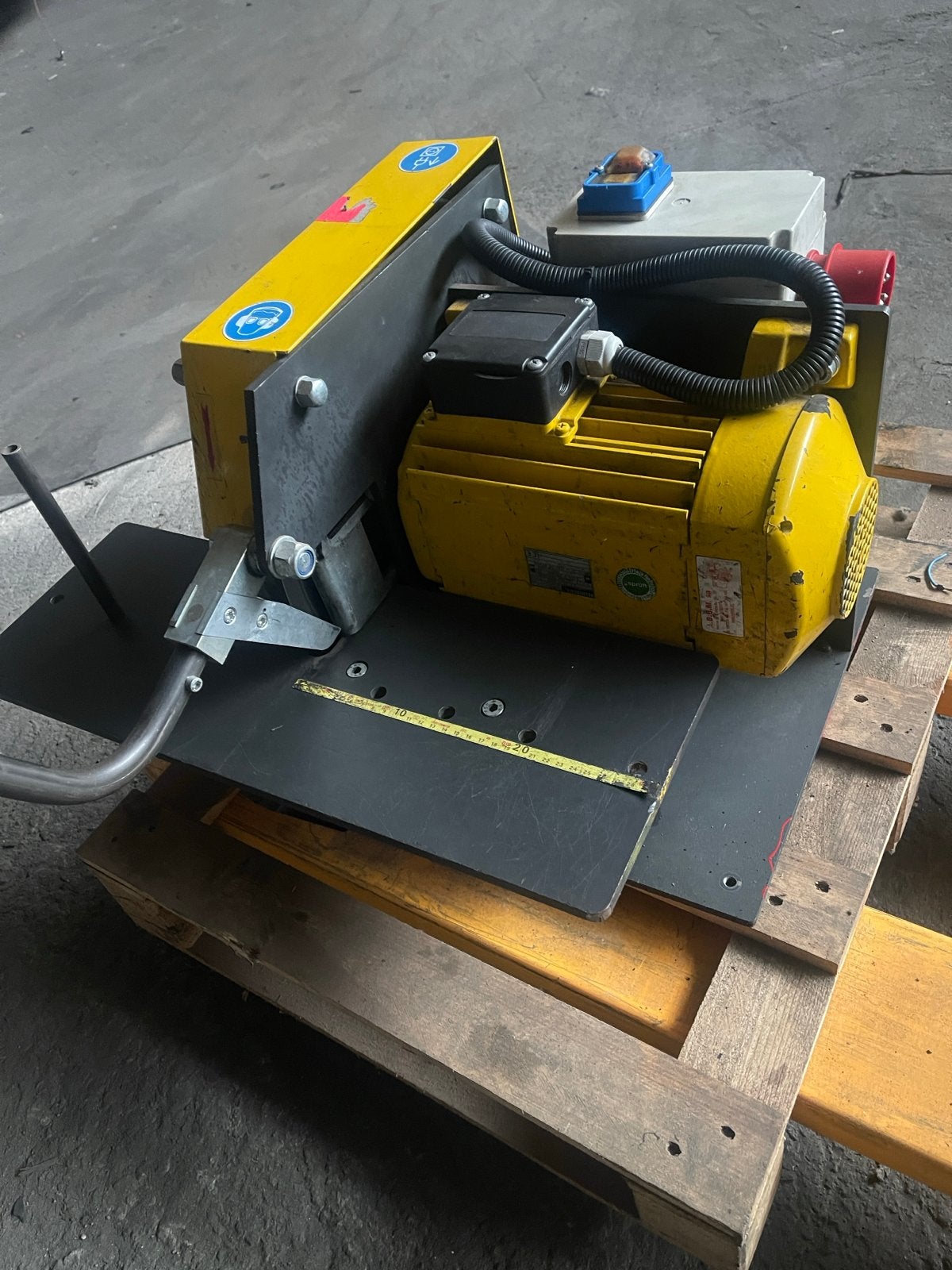 Parker Slangenschilmachine, Ophalen