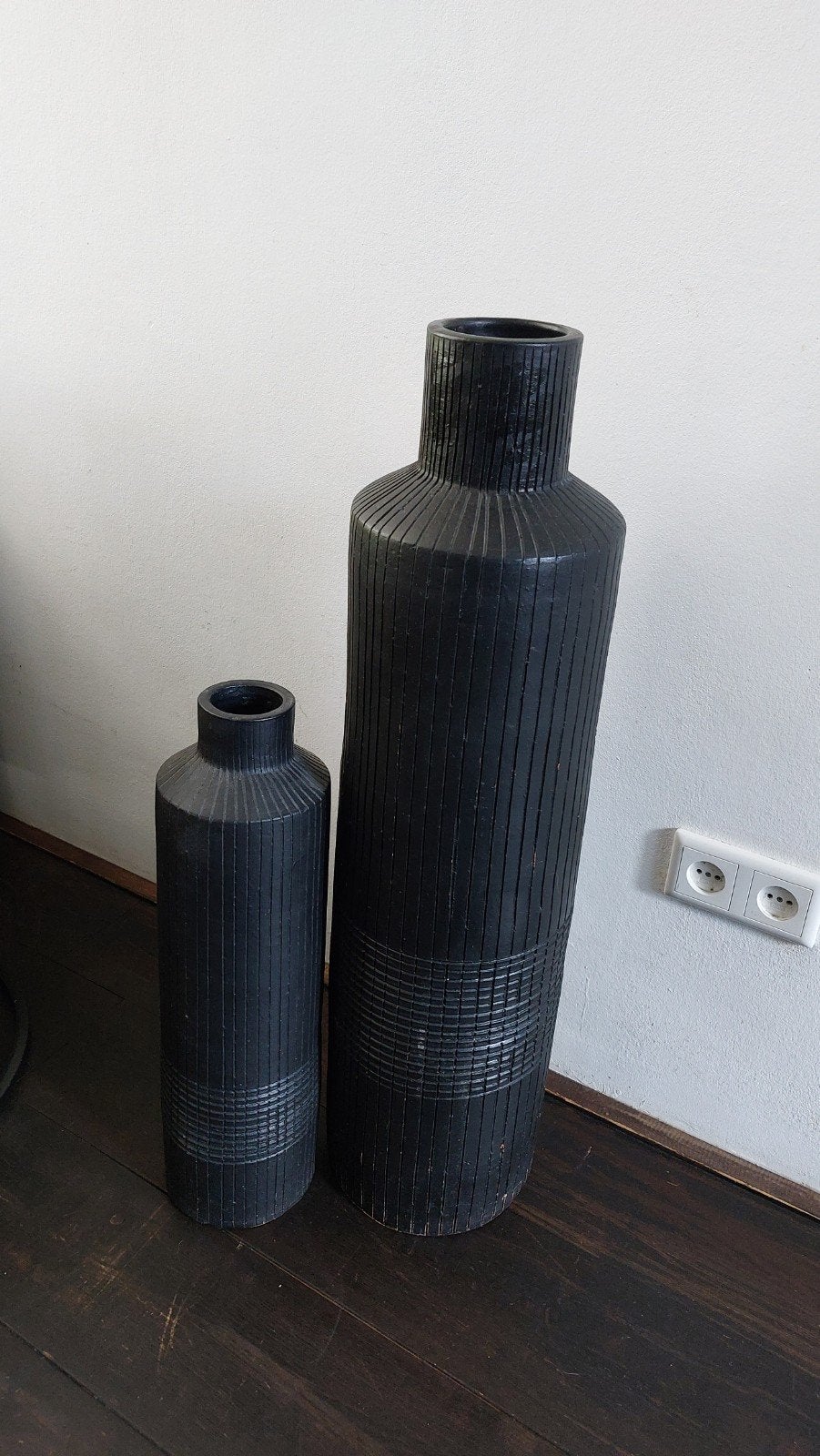 Set van 2 zwarte geribbelde siervazen (87 cm & 57 cm), Ophalen, Gebruikt, Zwart, Aardewerk of Porselein