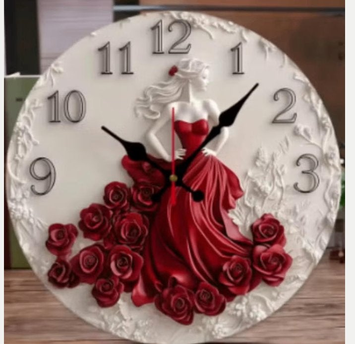 Ronde wandklok van hout Vrouw in rode jurk (25cm)