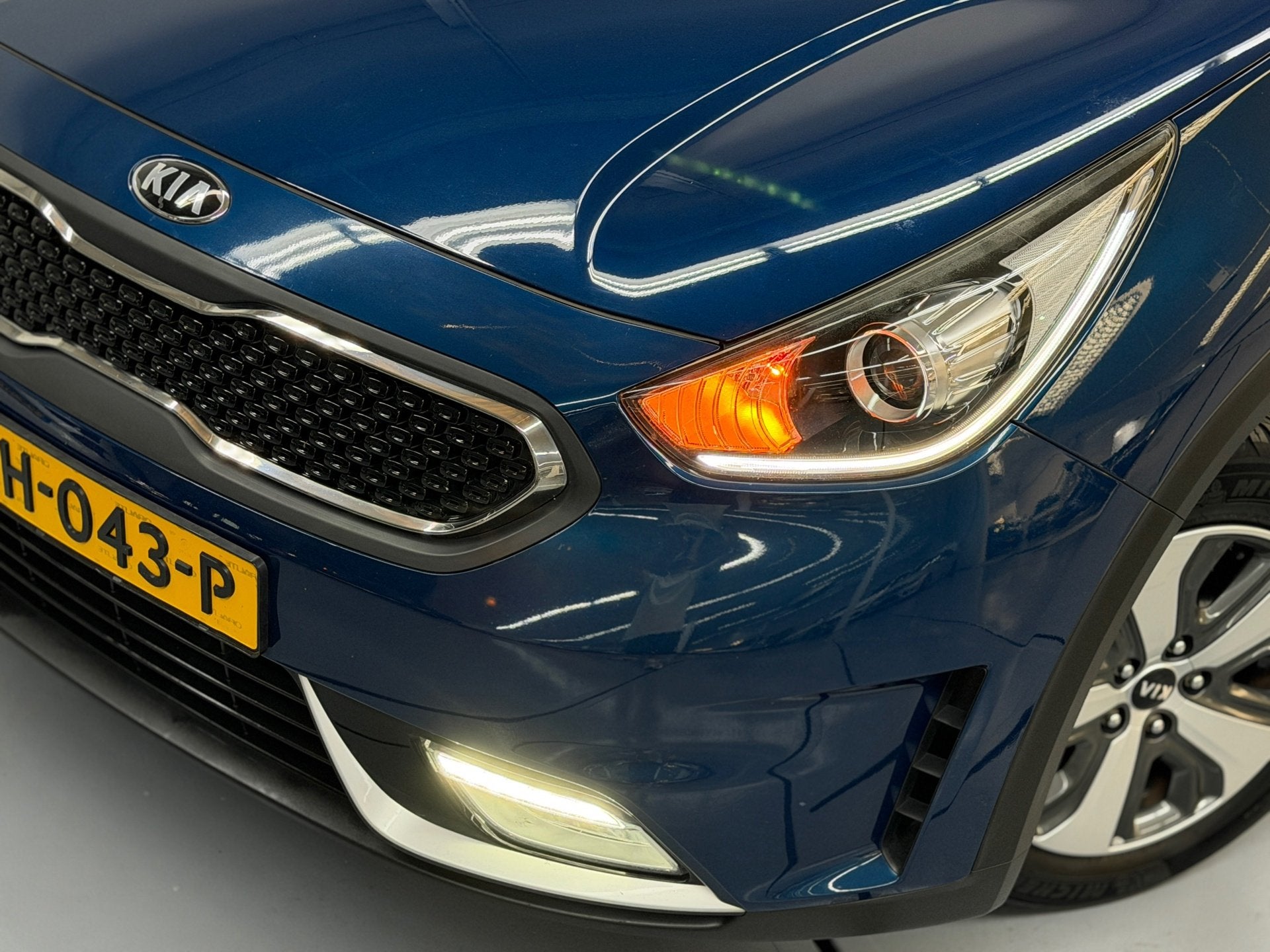 Kia Niro 1.6 GDi Hybrid First Edition Camera Navi Cruise APK, Gebruikt, Parkeersensor, Blauw, Leder en Stof