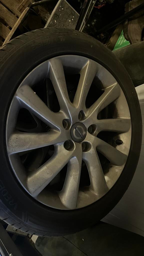 Wielenset volvo v60, Auto-onderdelen, Ophalen, Banden en Velgen, 17 inch, Personenwagen