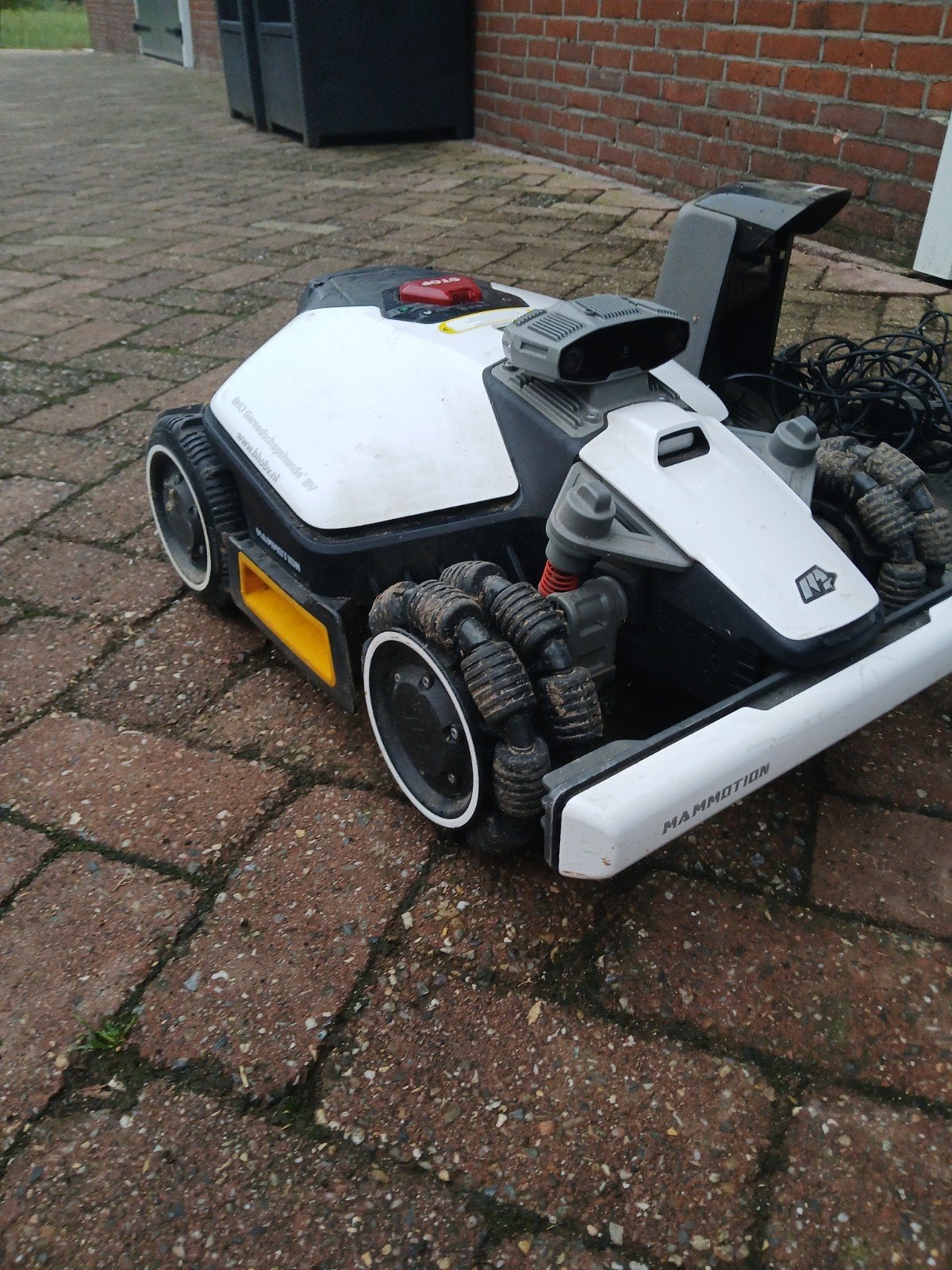 mammotion luba mini awd 800 robotmaaier defect, Ophalen, Gebruikt, Met regensensor, 20 tot 25 cm