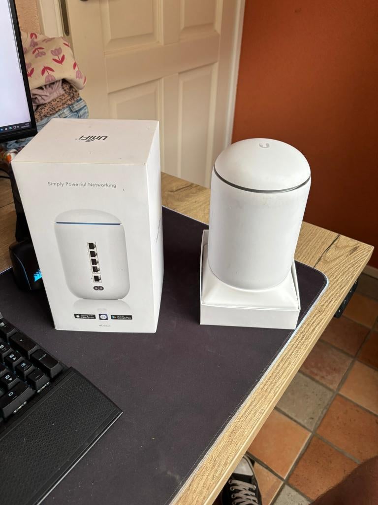 Unifi Dream Machine, Computers en Software, Routers en Modems, Ophalen of Verzenden, Gebruikt, Router met modem, Ubiquiti