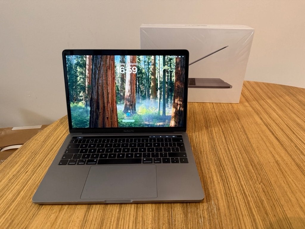 MacBook Pro 2018 met Touch Bar (in prima staat!), Computers en Software, Apple Macbooks, Gebruikt, 2 tot 3 Ghz, Qwerty, 13 inch