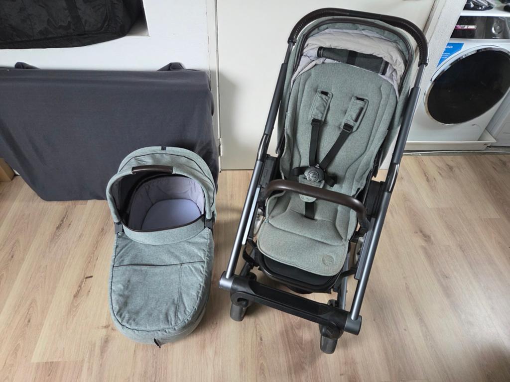 Mutsy I2 kinderwagen met reiswieg en accessoires, Ophalen, Gebruikt, Verstelbare duwstang, Combiwagen