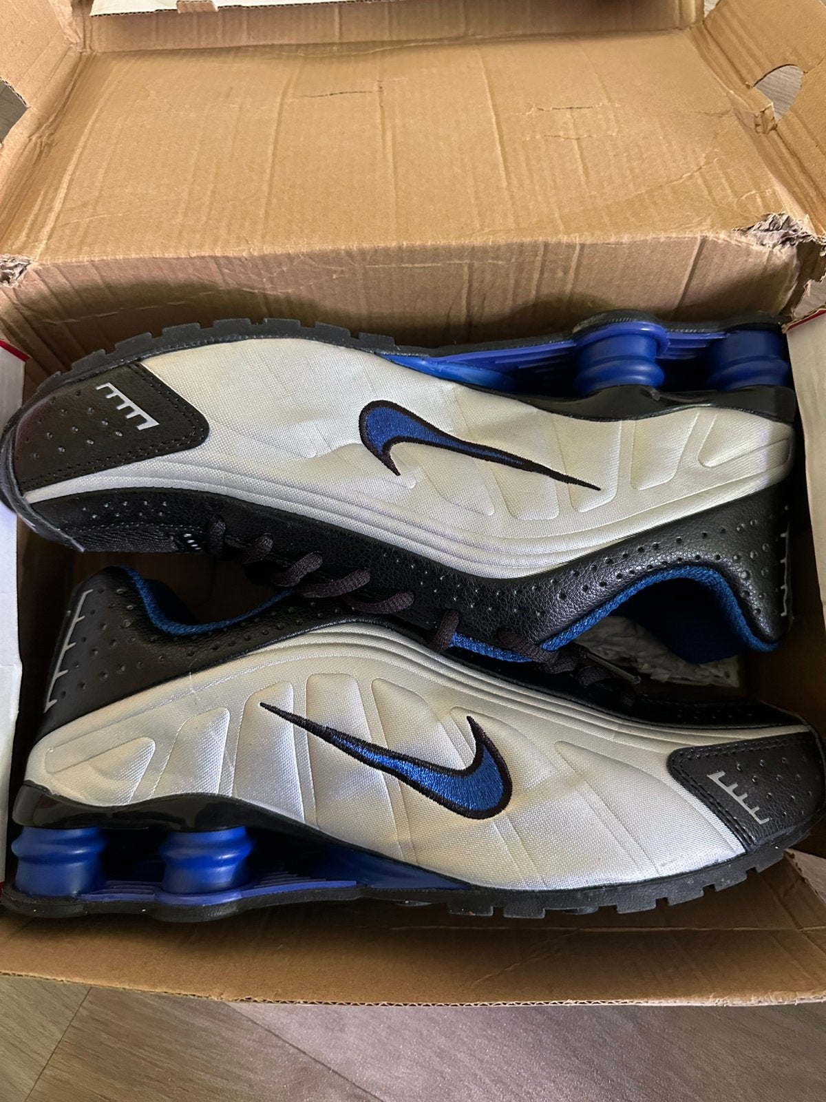 Nike Shox R4 Zwart/Blauw/Zilver Sneakers - Maat 42.5, Zwart, Ophalen of Verzenden, Sneakers of Gympen, Zo goed als nieuw