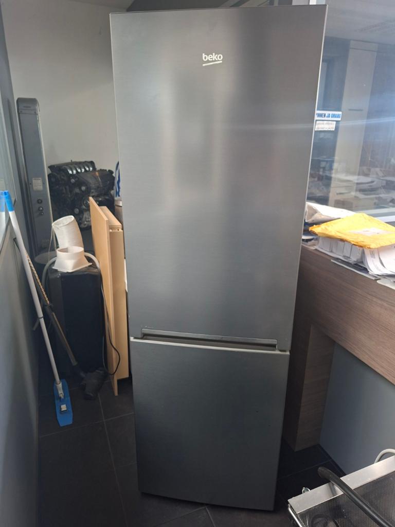 Beko Koelkast met Aparte Vriezer - Zo goed als nieuw, Witgoed en Apparatuur, Koelkasten en IJskasten, Ophalen, 200 liter of meer
