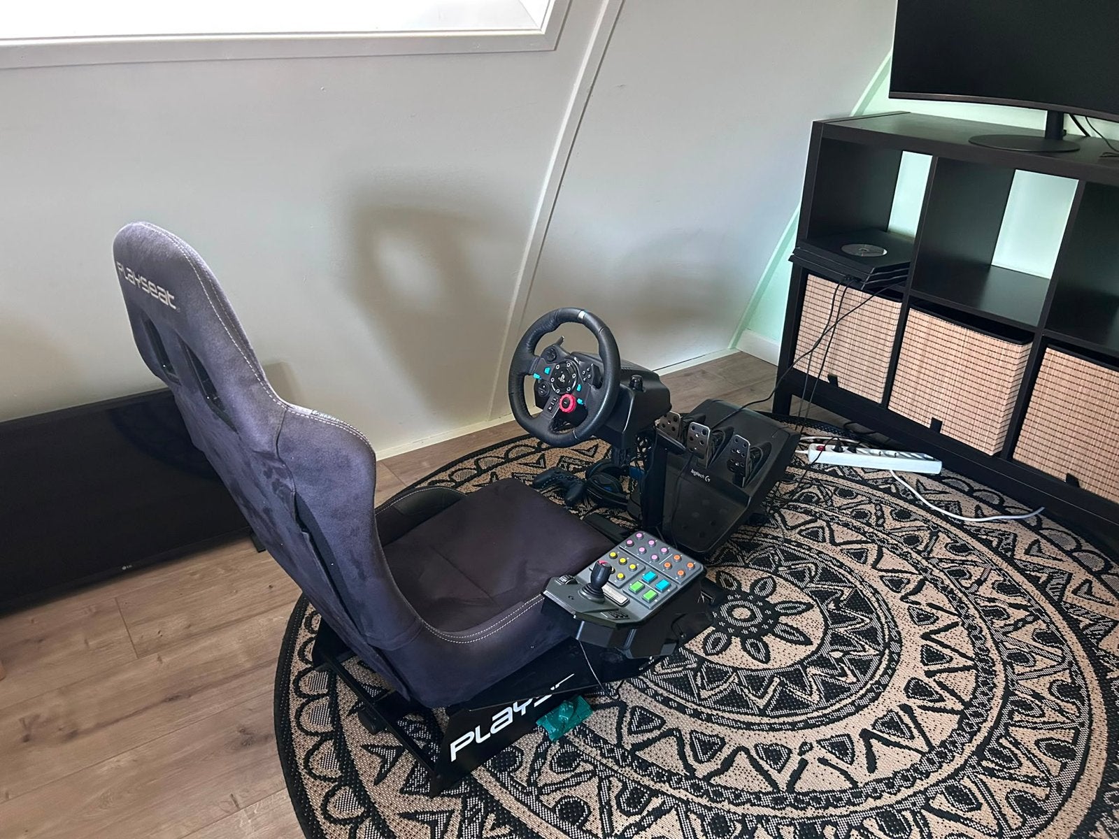 PS4 Pro, Playseat stoel, Logitech force feedback stuur, Ophalen, Gebruikt