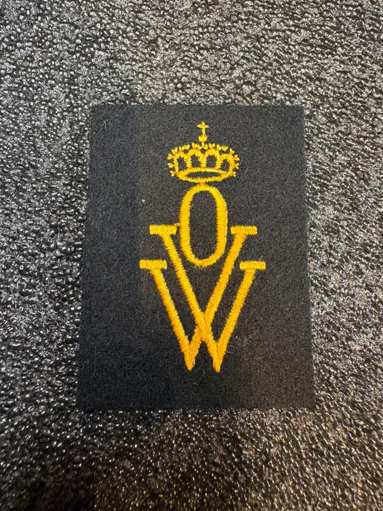 Origineel OVW embleem Oorlogsvrijwilliger Nederlands-Indië, Verzenden, Landmacht, Nederland, Embleem of Badge