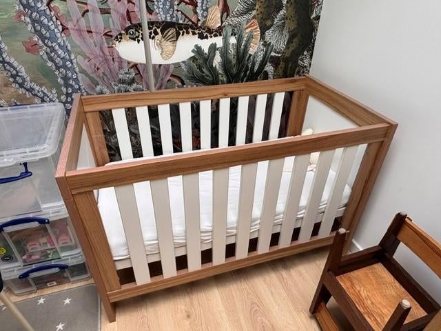 Kinderkamer , ledikant, commode, hang-leg kast, Ophalen, Gebruikt, 50 tot 70 cm, 100 cm of meer