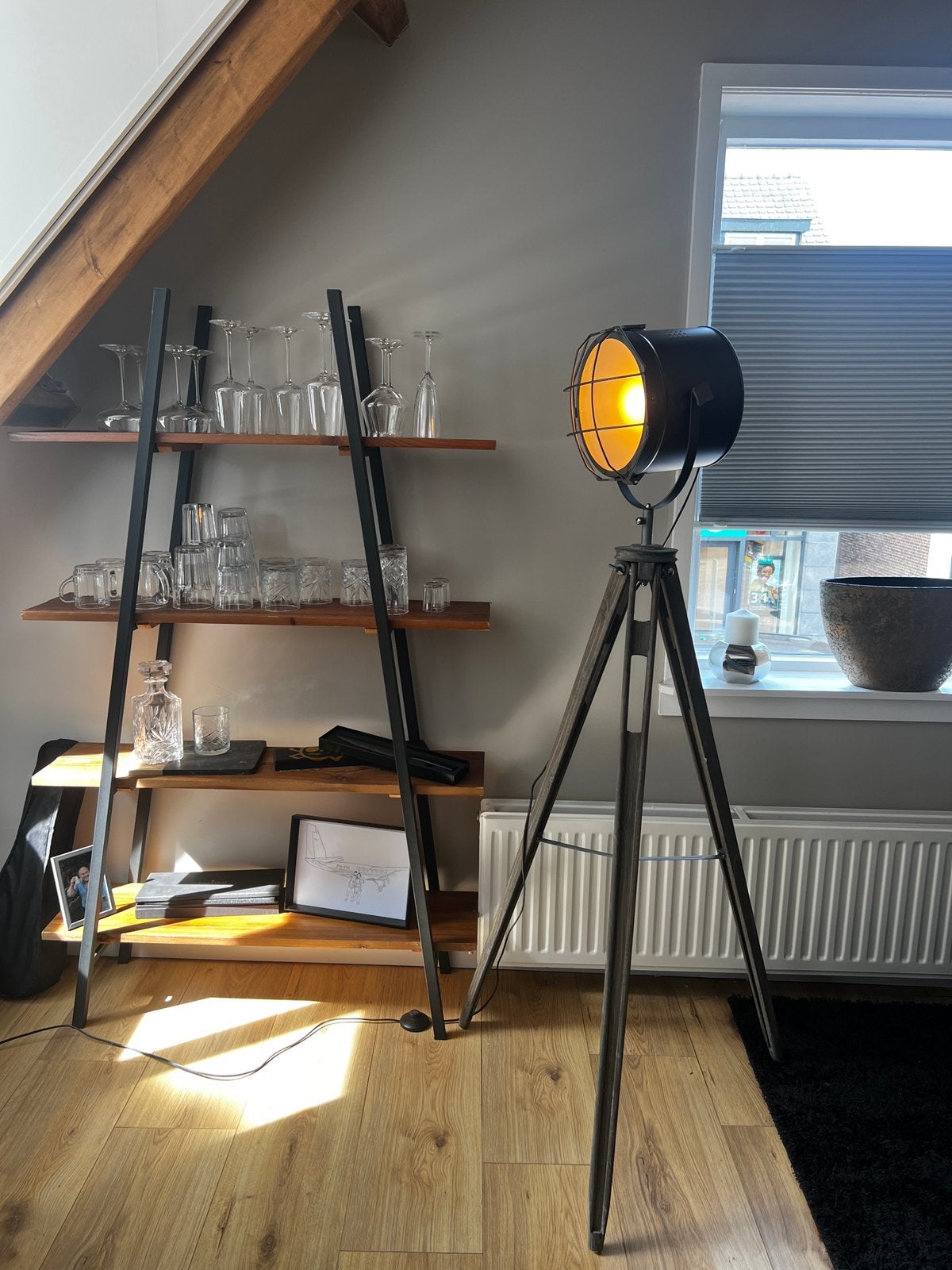 Stoere industriële lamp op houten driepoot!, Ophalen, Zo goed als nieuw, 150 tot 200 cm