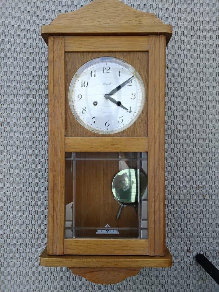 Eiken houten klok, Ophalen