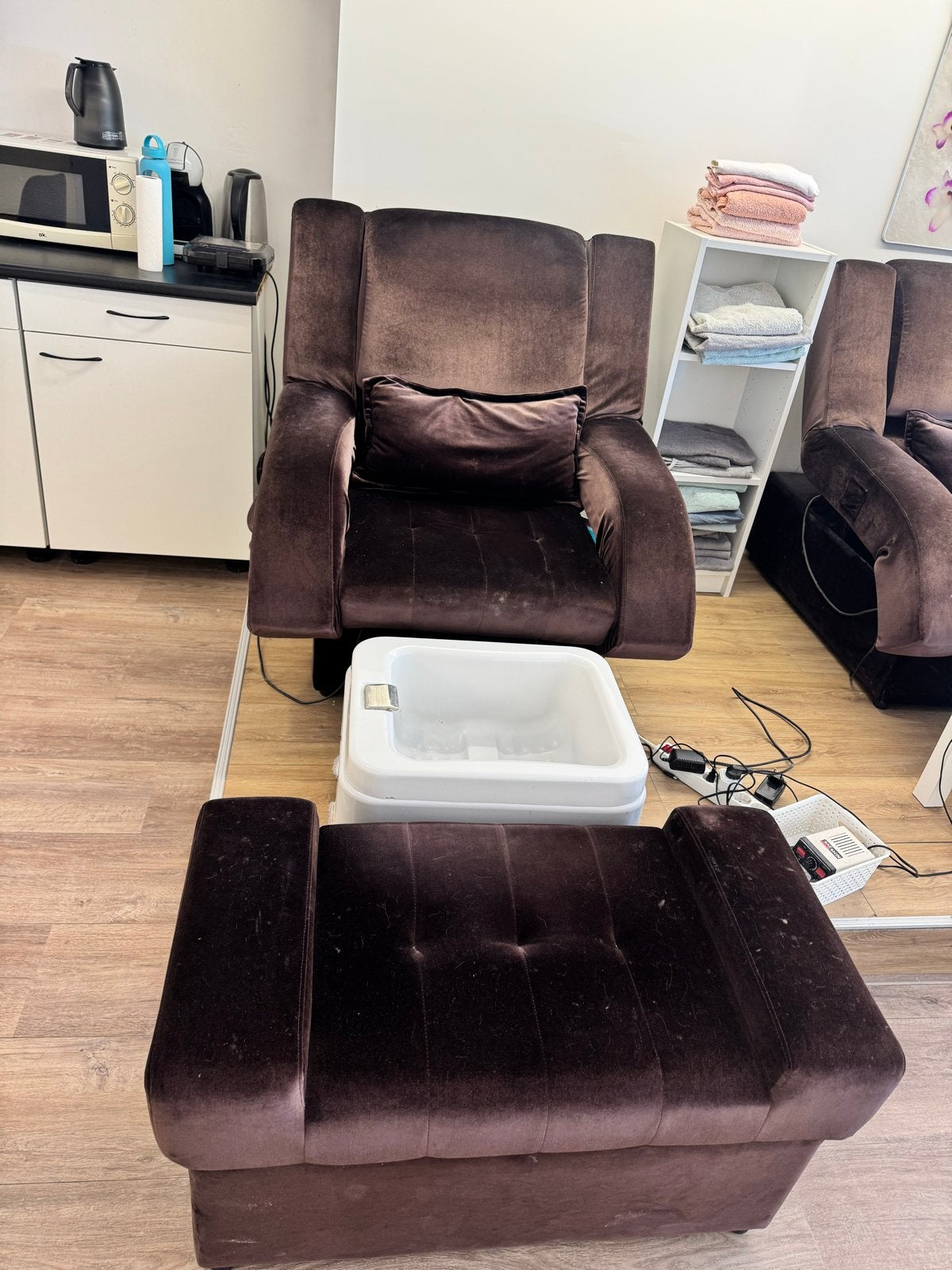 Comfortabele pedicurestoel met voetenbankje, Ophalen, Gebruikt, Bruin, Eén