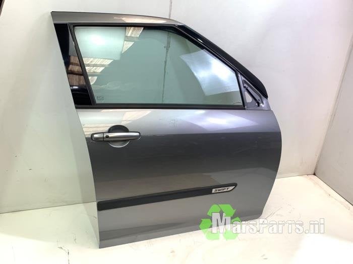 Portier 4Deurs rechts-voor van een Suzuki Swift, Auto-onderdelen, Gebruikt, -, Deur, -