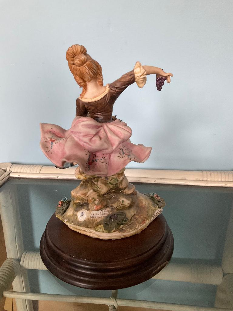Mooi porcelijn beeldje van Capodimonte, Ophalen of Verzenden