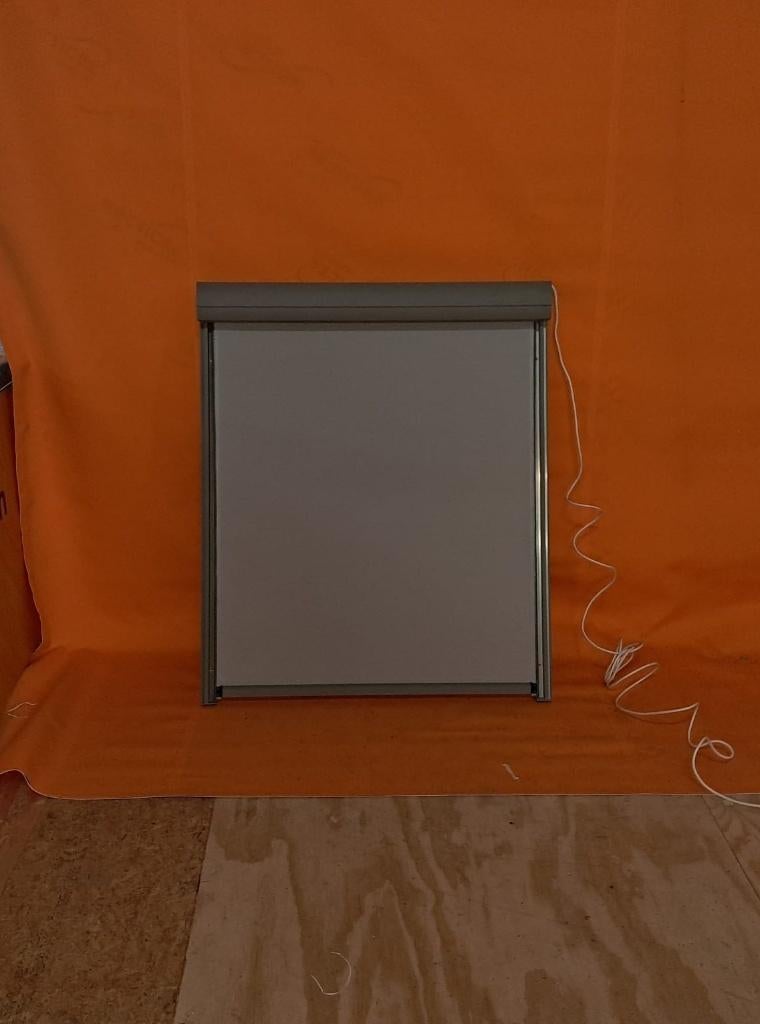 Screen, Ophalen, Elektrisch, Minder dan 250 cm, Zo goed als nieuw