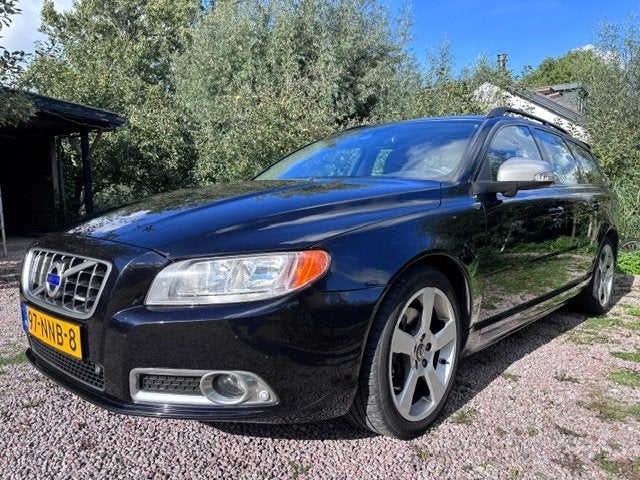Volvo V70 2.5 T AUT, Luxe uitgevoerd, Dealer onderhouden, Dealer onderhouden, 1800 kg, Zwart, Verwarmde buitenspiegels