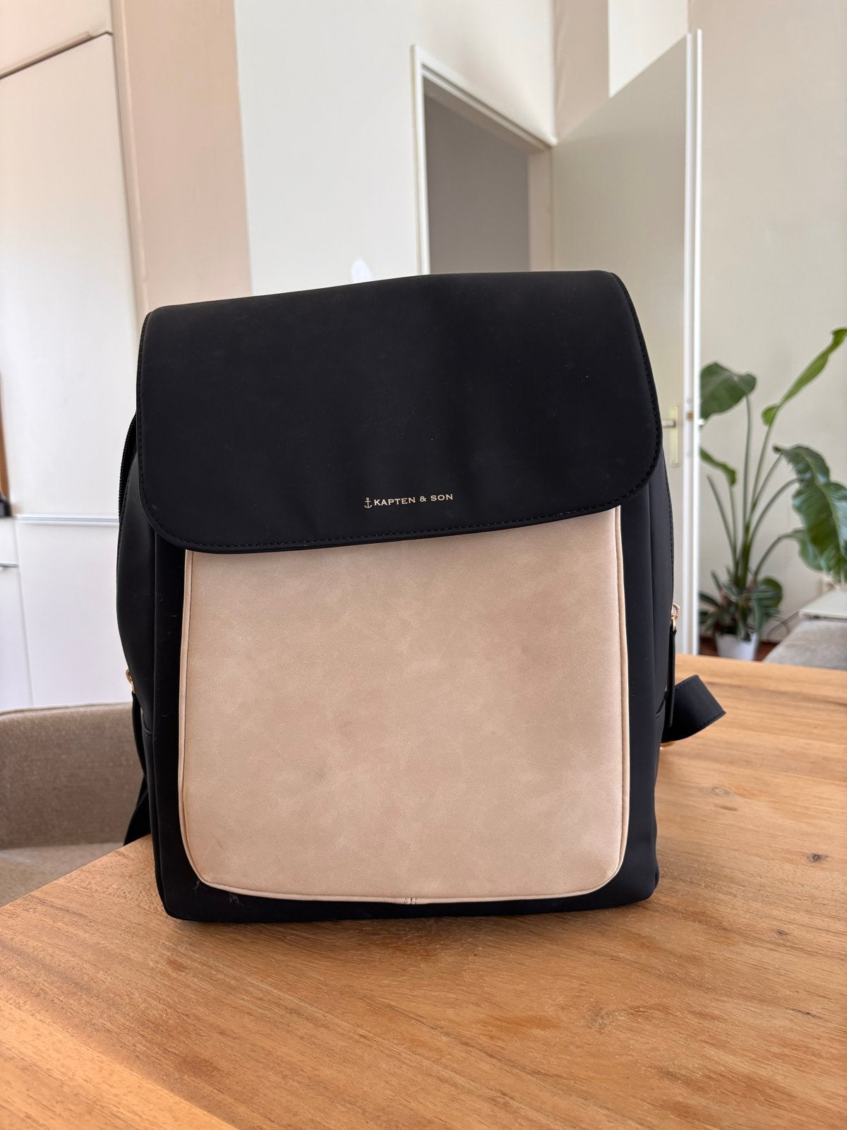 Kapten & Son rugzak zwart/beige - Zo goed als nieuw, Overige merken, 25 tot 40 cm, Ophalen of Verzenden, Zo goed als nieuw