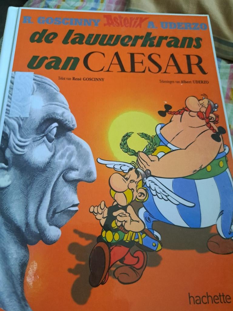 Asterix: De Lauwerkrans van Caesar - Hardcover, Eén stripboek, Ophalen of Verzenden, Gelezen, René Goscinny, Albert Uderzo