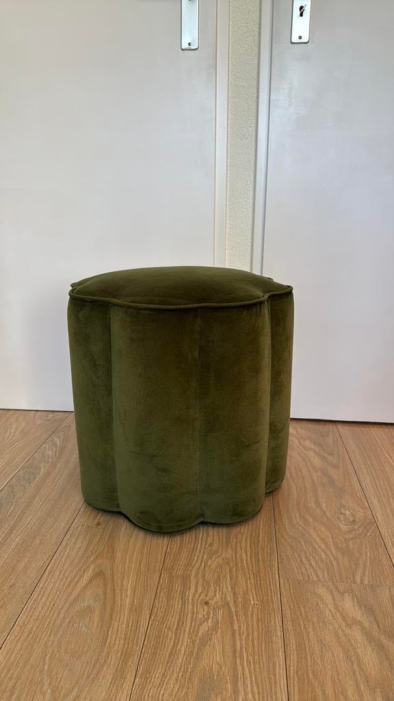 Karwei poef Madelief zgan velvet fluweel, Ophalen, Zo goed als nieuw, Rond, Minder dan 50 cm