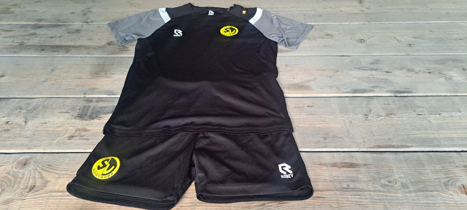 SV Nootdorp tenue / short en shirt maat M, Ophalen of Verzenden, Zo goed als nieuw, Shirt