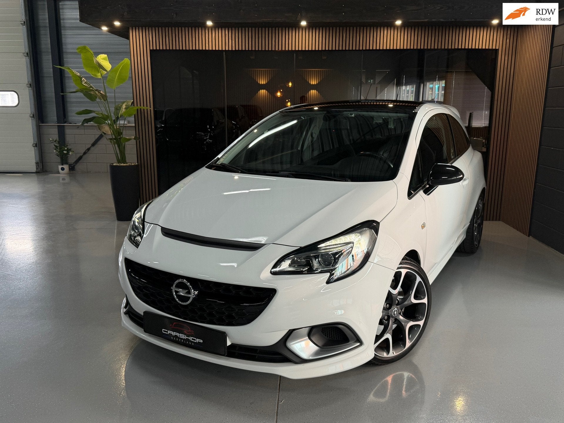 Opel Corsa 1.6 Turbo OPC 207pk RECARO/LEER/APK/NETTEAUTO, 1203 kg, Gebruikt, Zwart, 4 cilinders