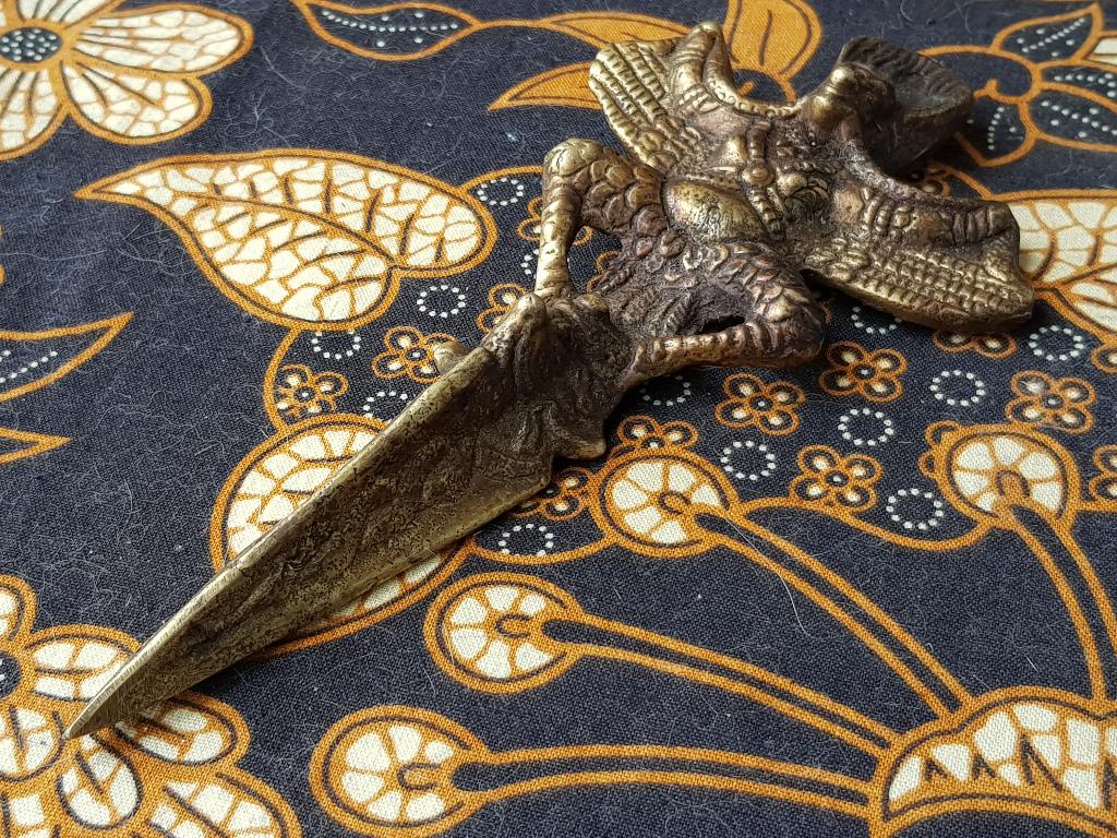 Mooie antieke Oosterse Purba van brons met Garuda 17 cm., Antiek en Kunst, Kunst | Niet-Westerse kunst, Ophalen of Verzenden