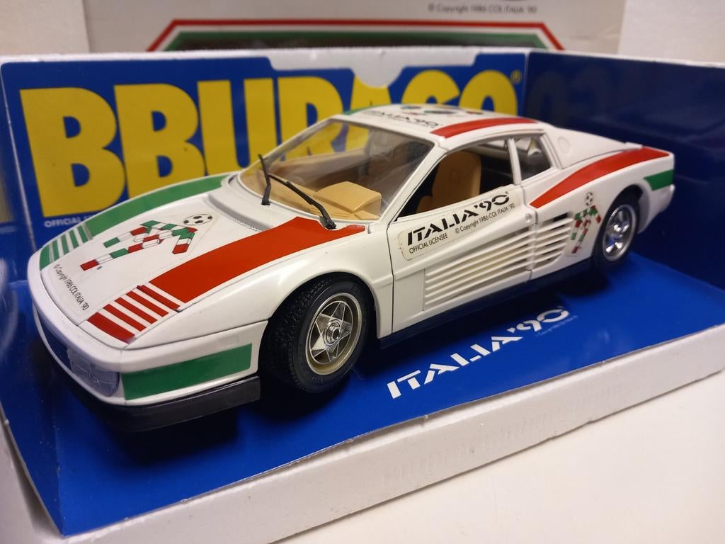 Ferrari Testarossa 1984 Italia 90 Bburago metal 1:18 KRD, Hobby en Vrije tijd, Modelauto's | 1:18, Ophalen of Verzenden, Zo goed als nieuw