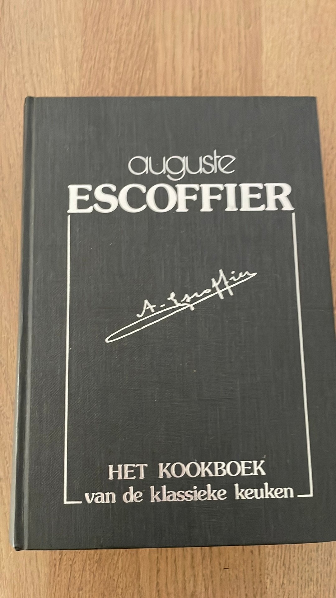 Escoffier kookboek 1985, Boeken, Kookboeken, Overige typen, Ophalen of Verzenden, Zo goed als nieuw, Frankrijk