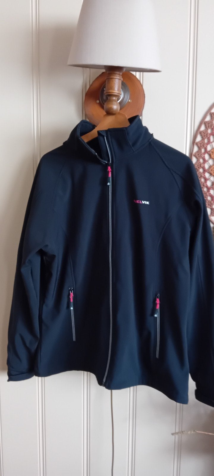 Kjelvik softshell jas, nieuw, maat 44 (valt als 42), Kleding | Dames, Zwart, Maat 42/44 (L), Nieuw, Ophalen of Verzenden