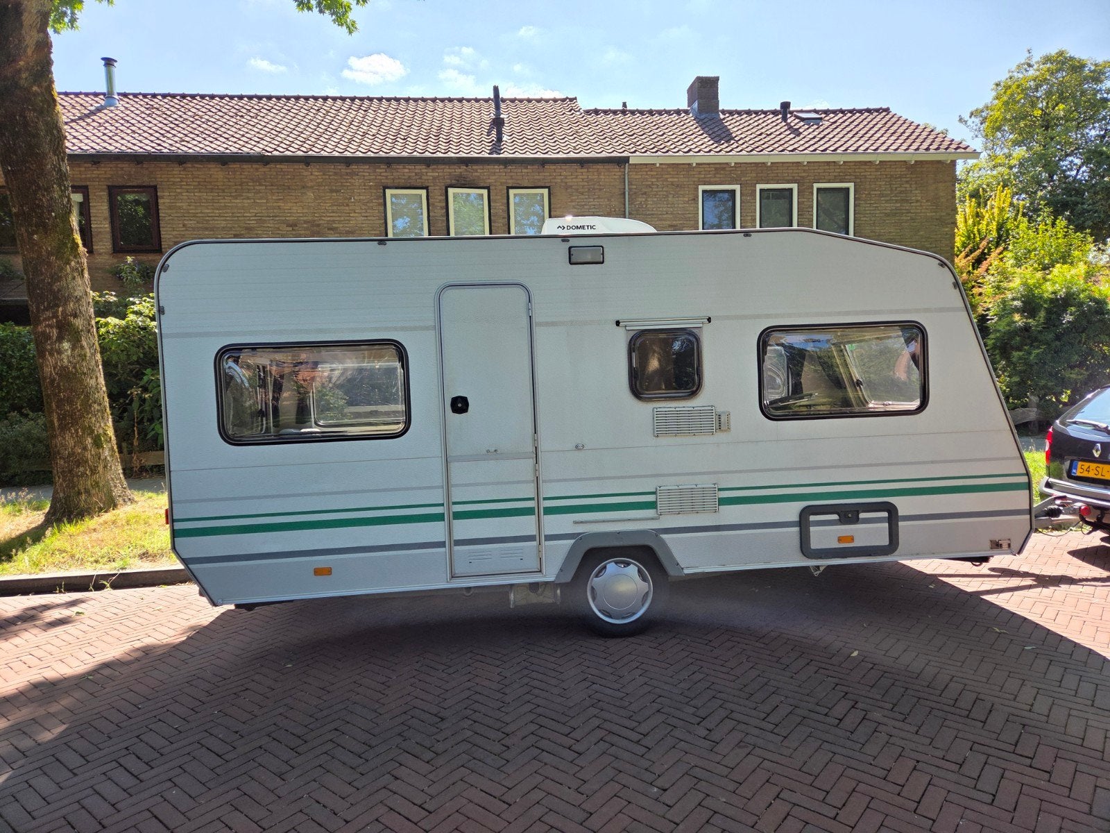 Eifelland 450 van 1993 met Dometic airco, voortent en luifel, Caravans en Kamperen, Schokbreker, Rondzit, Omvormbare zithoek, 750 - 1000 kg